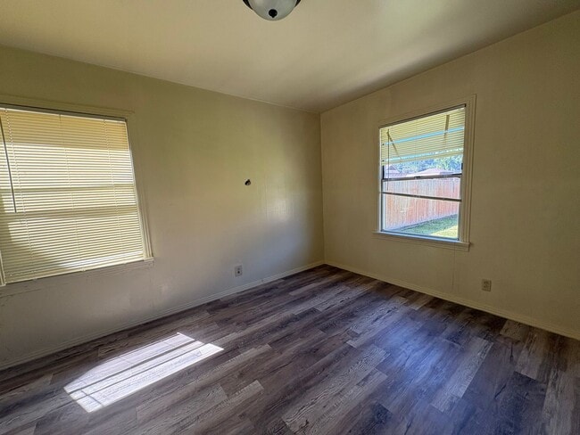Photo - 4 Bed 1 Bath Home