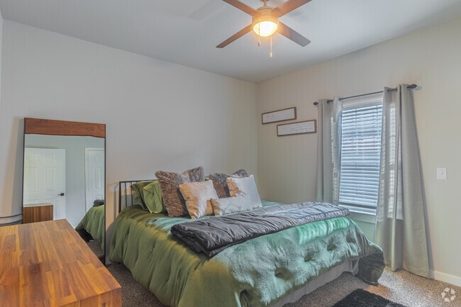 1BR, 1BA - 707SF - Bedroom