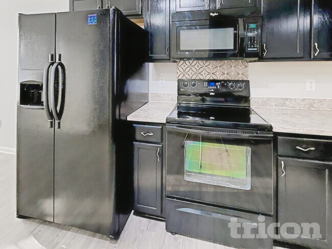 Photo - 871 Anchor Way NE