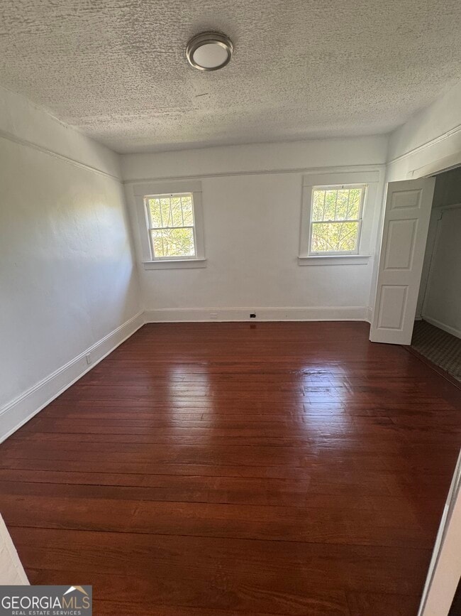 Photo - 415 Hopkins St SW