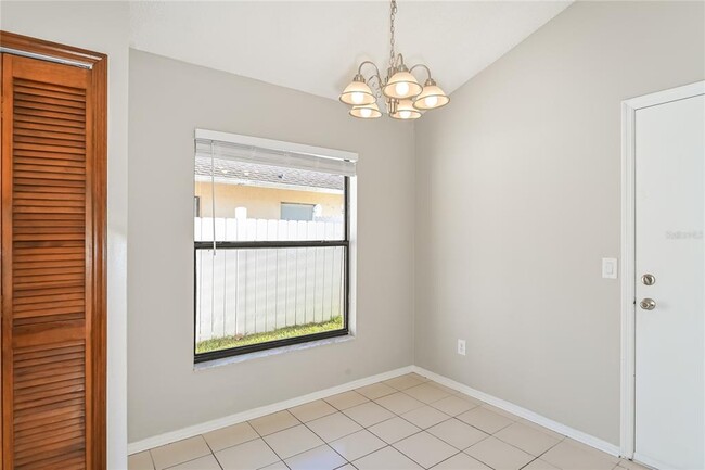 Photo - 267 Lakebreeze Cir