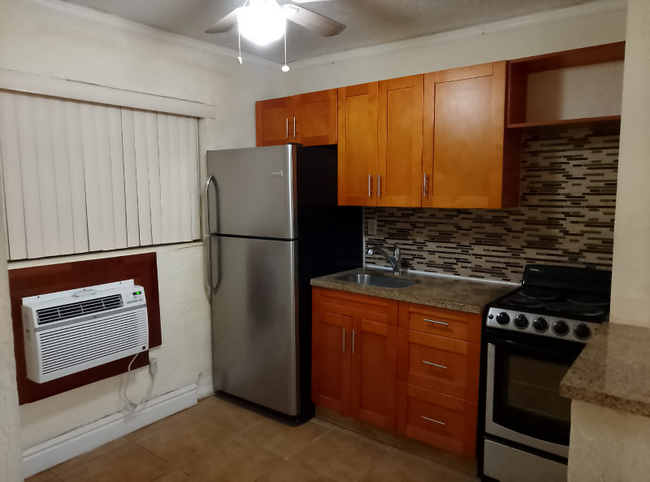 Building Photo - 2441 SW 27th Ave Rental