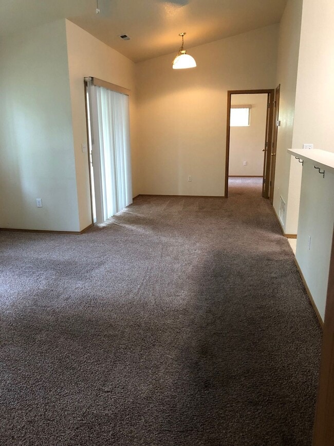 1900 N Farwell Ln Unit 101