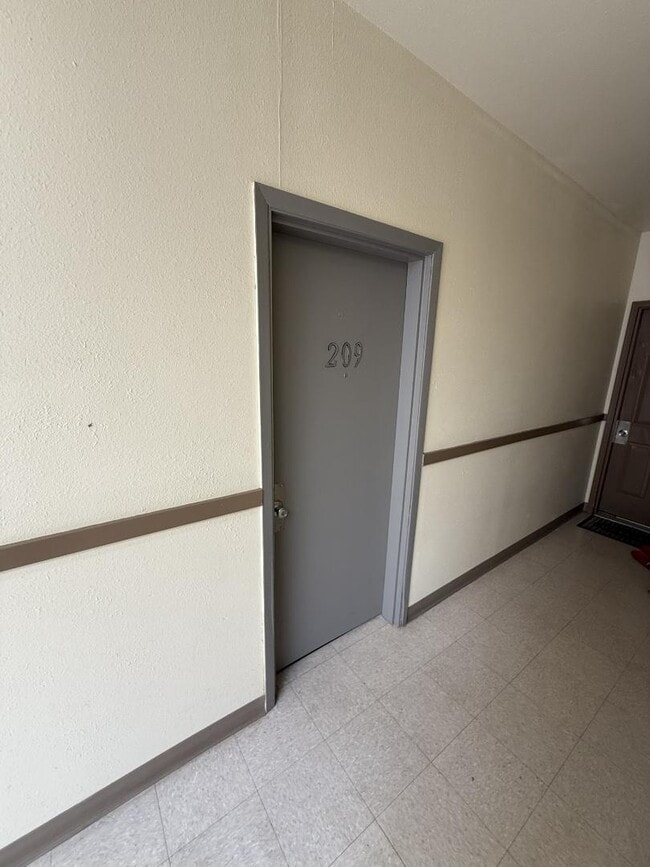 Photo - 118 E 3rd St