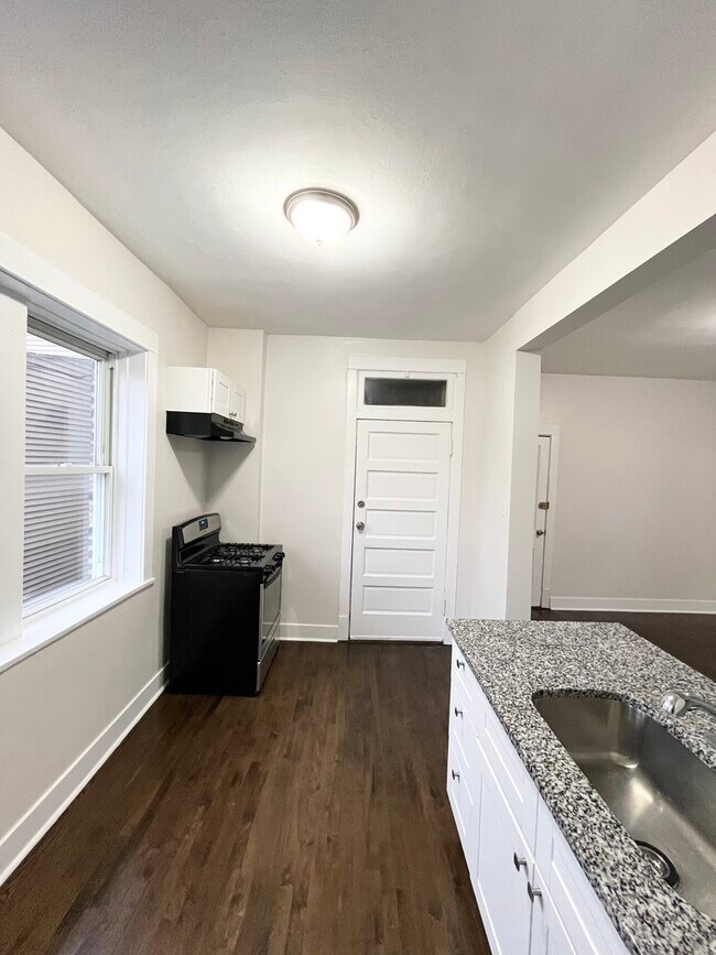 Photo - 4108 W Henderson St Unit 1R