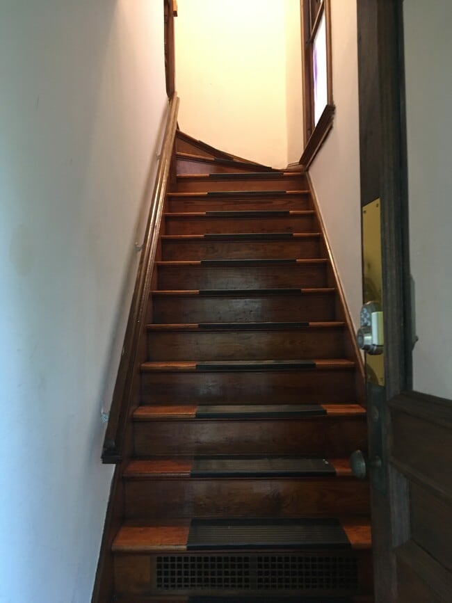 Building Photo - 56 Canner St Unit 2