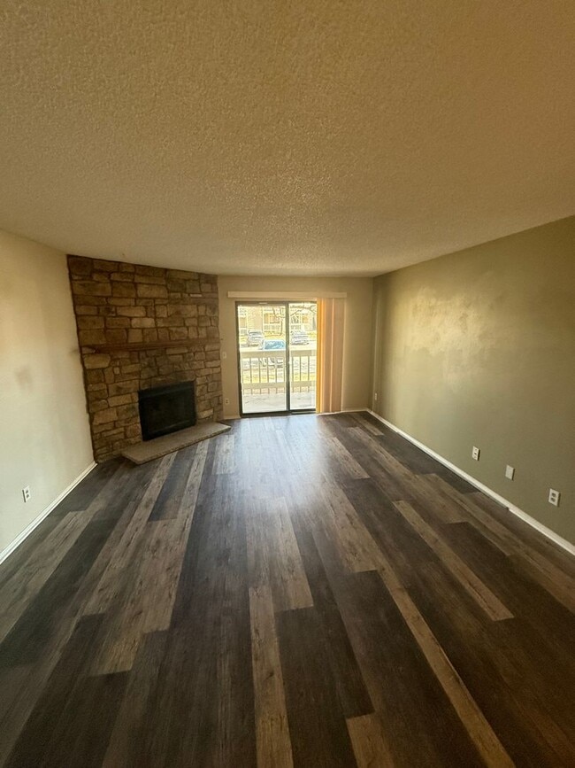 Photo - Updated first-floor condo - 1 bed 1 bath Unit 10-102