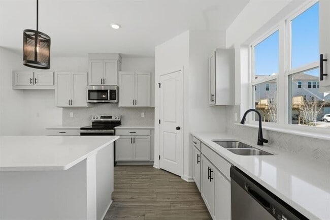 Photo - 6137 Wayburn St