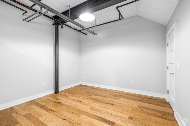 2BR, 1.5BA - 1,500SF - Primary Bedroom