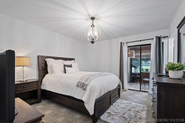 1369 Riverside Cir
