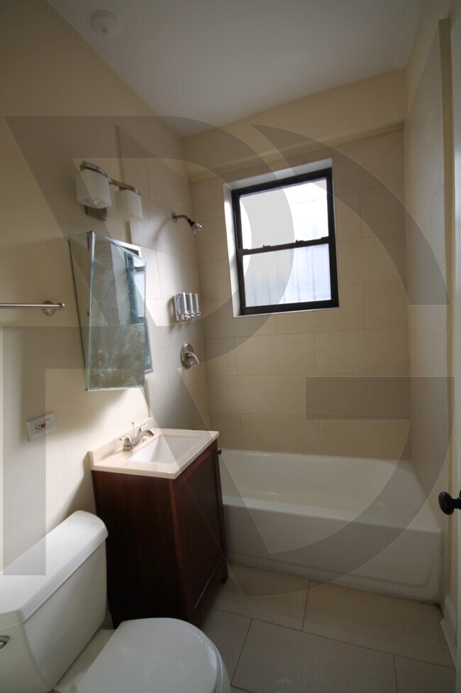 Photo - 4735 N Hermitage Ave