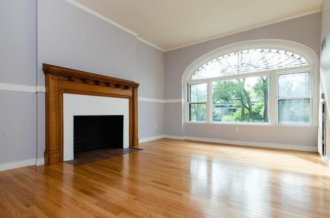 Building Photo - 10 Charlesgate E Unit 2