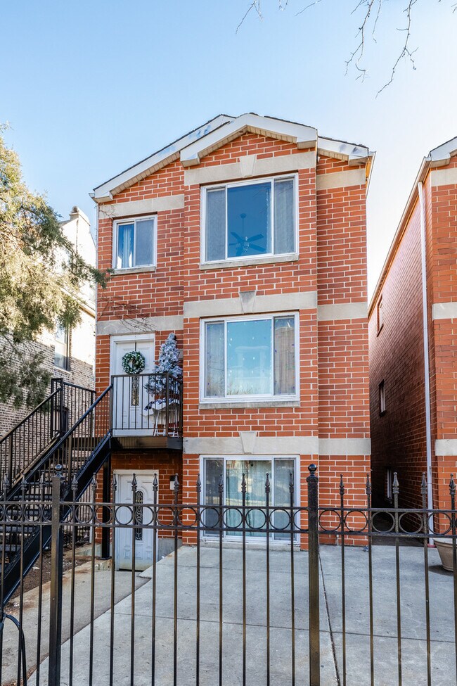 Building Photo - 807 S Claremont Ave Unit 3