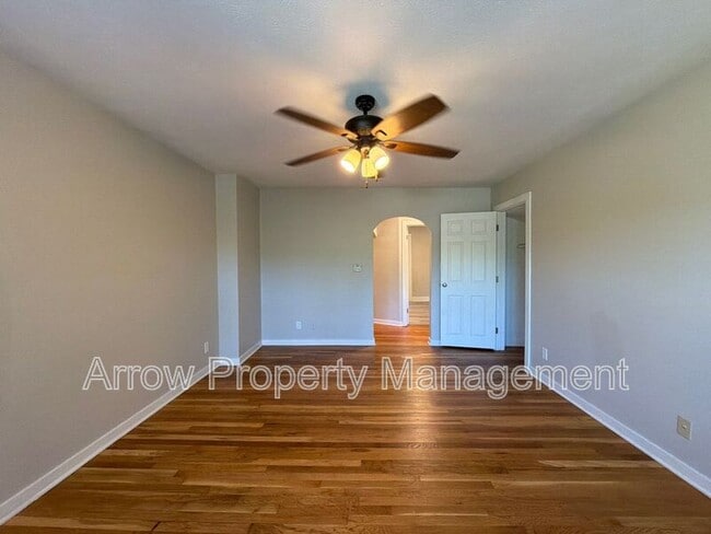 Building Photo - 2727 P St Unit 4