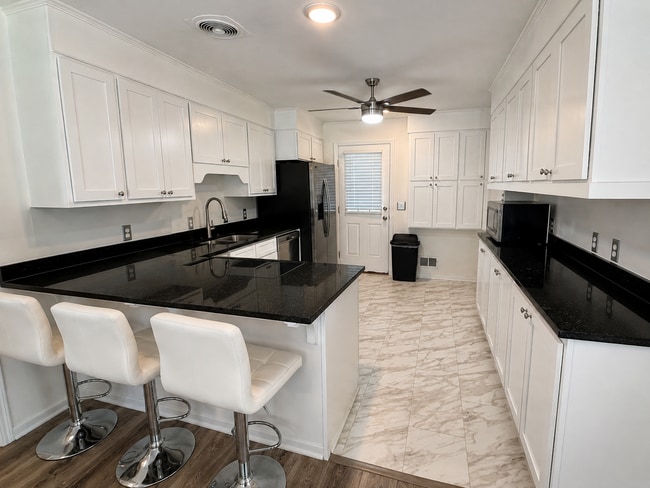 Photo - 92 Churchill Cir