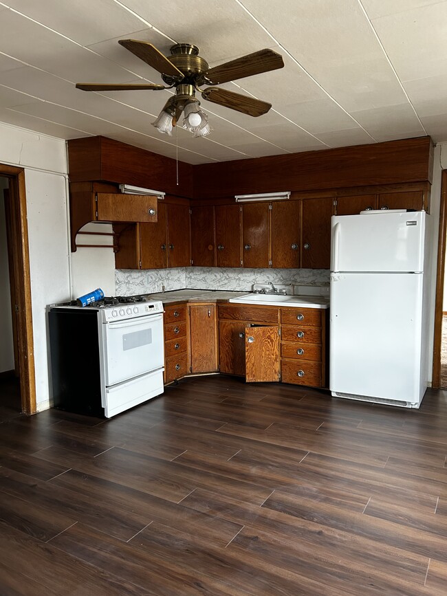 Photo - 413 W 5th St