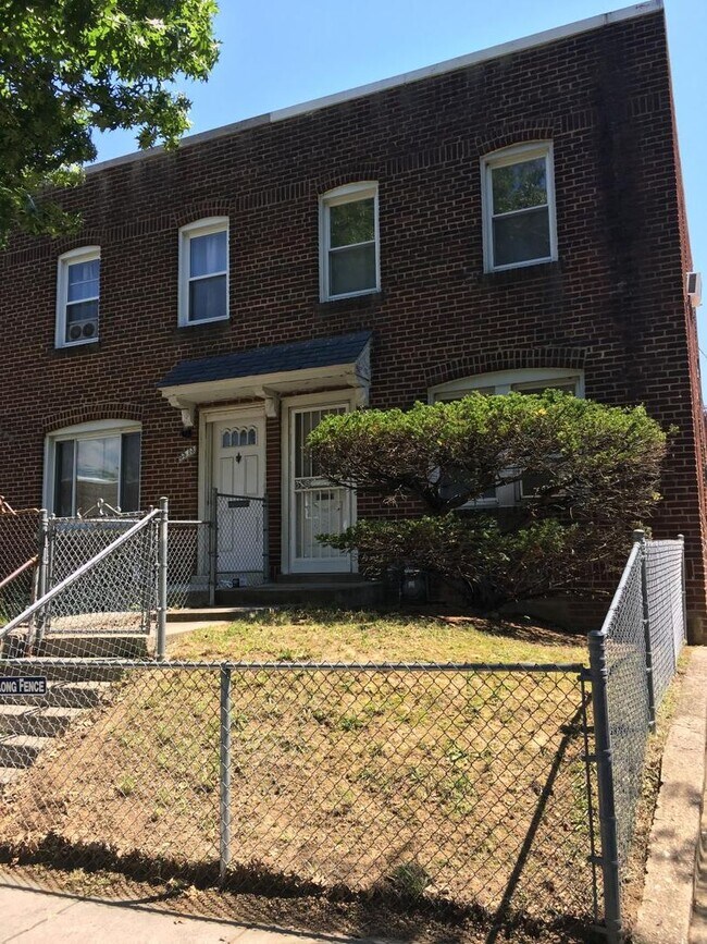 Building Photo - 3311 Clay Pl NE
