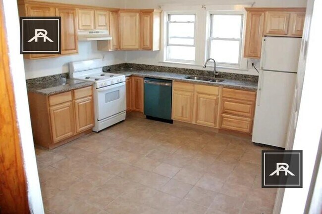 Photo - 3 bedroom in Newton MA 02458 Unit 2