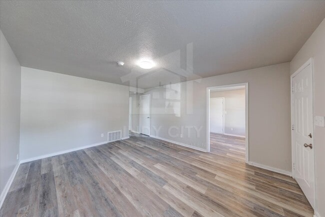 Photo - 205 N Manngrove Ln