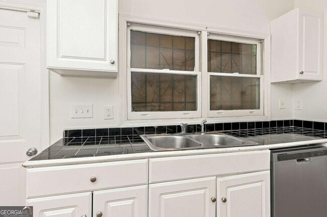 56 Vanira Ave SE