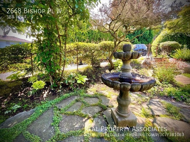 Photo - 2668 Bishop Pl W
