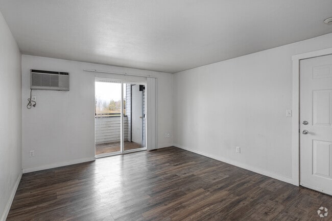 2BR, 1BA - 875SF