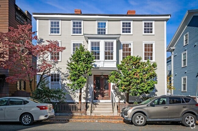 Building Photo - 14 Lynde St Unit 2 Rental