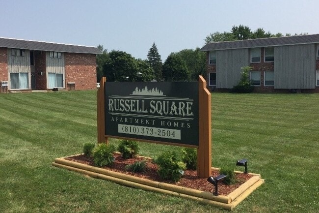 RUSSELL SQUARE - Tecumseh Apartments