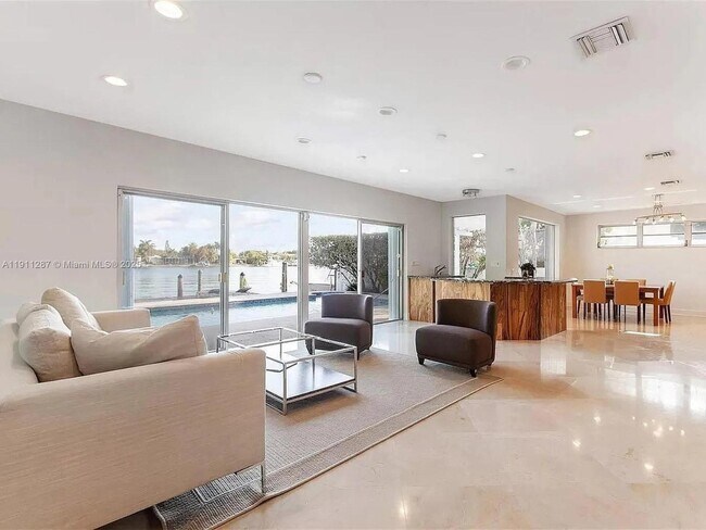 Photo - 565 N Shore Dr