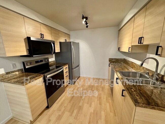 210 9th St Unit E103