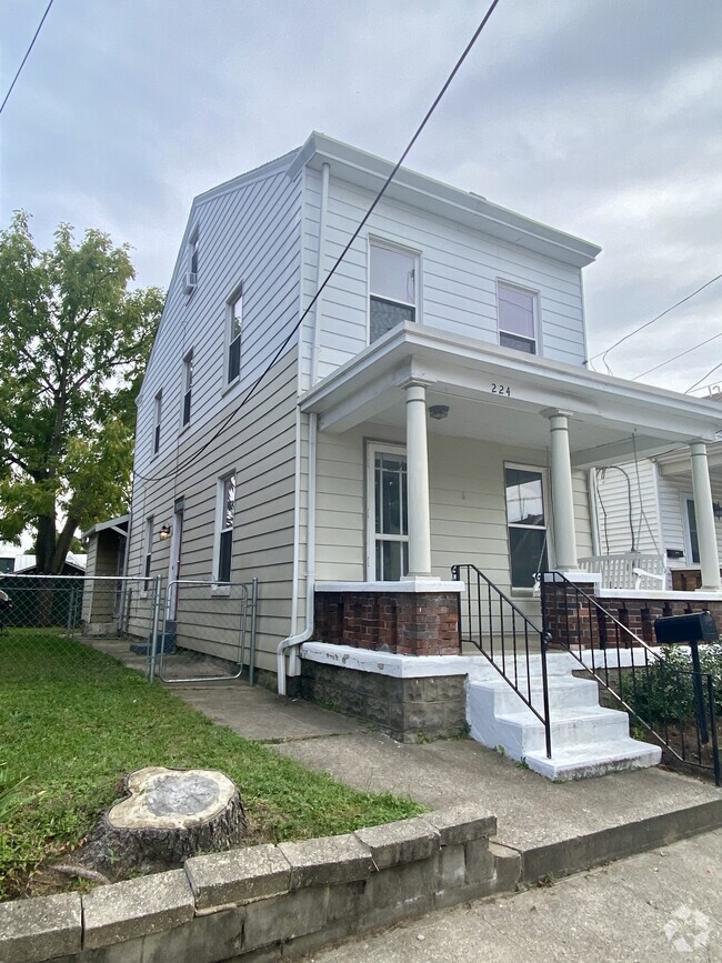 Building Photo - 224 Walnut St Rental