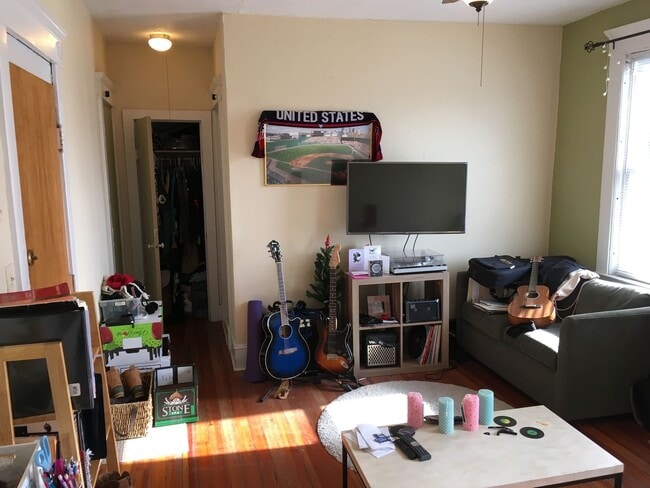 Photo - Bright 1BR in East Rock | Gas & Hot Water Included | Steps from Yale & Trails Unidad B7