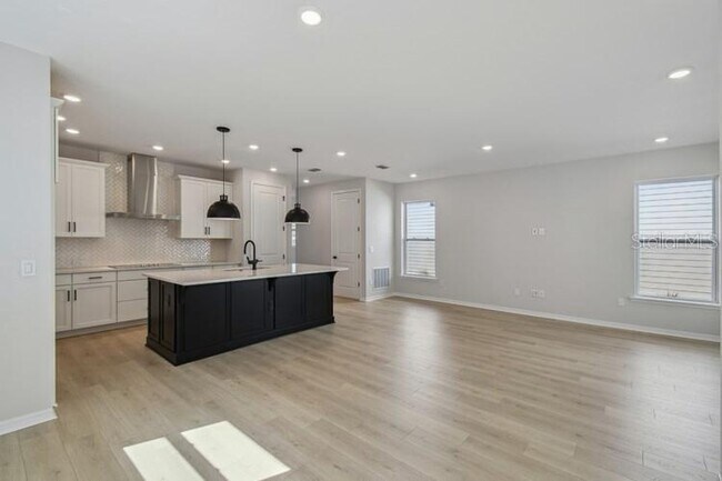 Photo - 3077 Voyager Ave