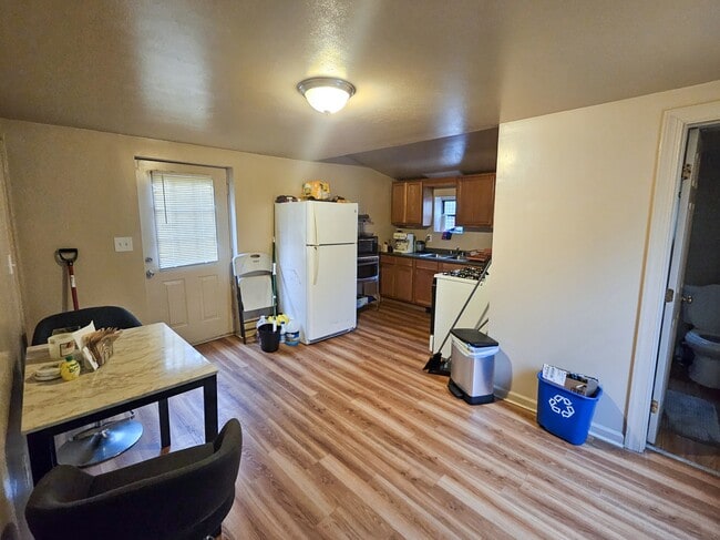 Photo - 200 Arabella St