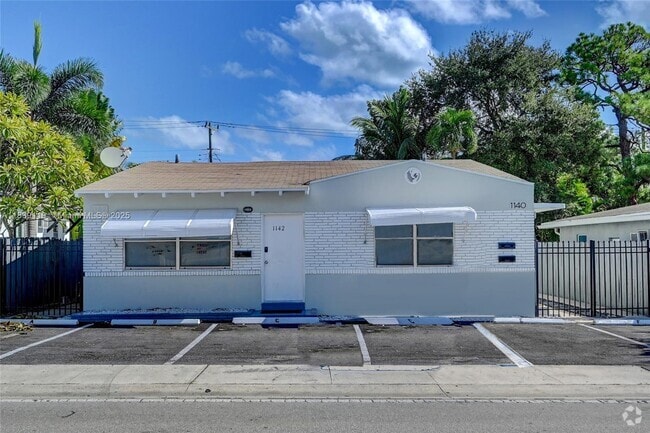 Building Photo - 1140 NE 15th Ave Unit R Rental
