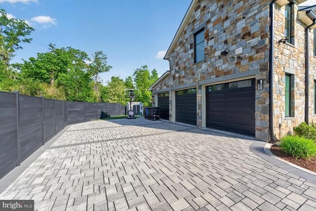 Building Photo - 1218 Karig Pl