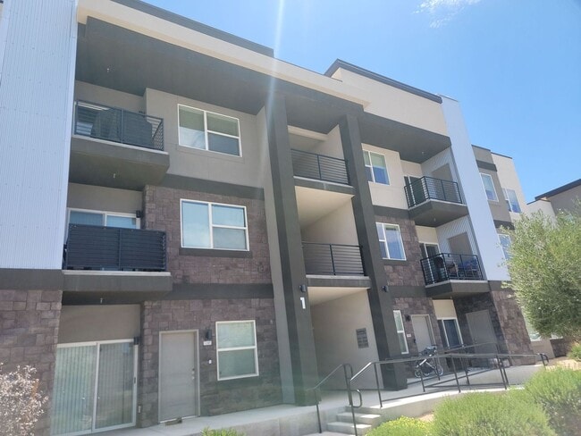 Stylish Desert Color 2 Bedroom Condo. Wash... - Stylish Desert Color 2 Bedroom Condo. Wash... Unit 1-302