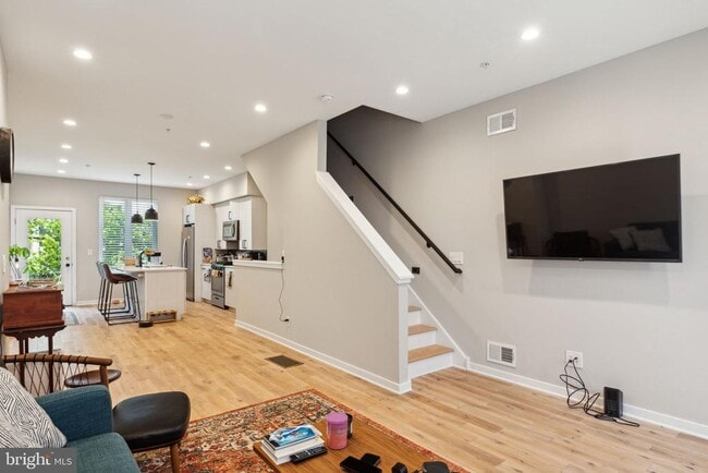 Photo - 1510 N Hollywood St