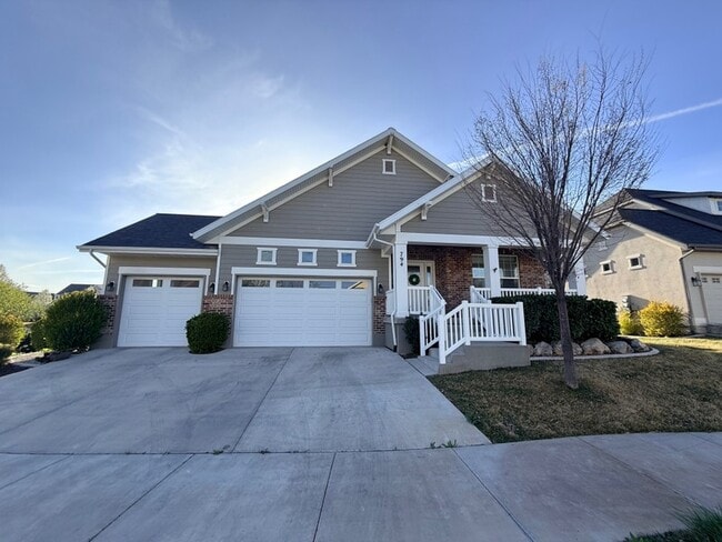 Photo - 794 Golden Leaf Way