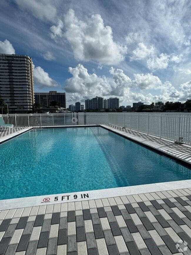 Building Photo - 1913 S Ocean Dr Unit 128 Rental