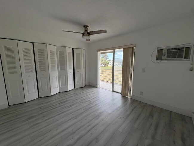 Photo - 374 Camden P