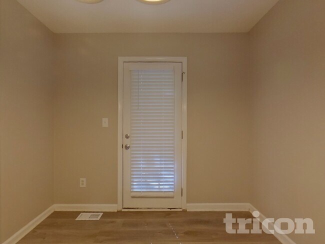 Photo - 210 Legend Dr