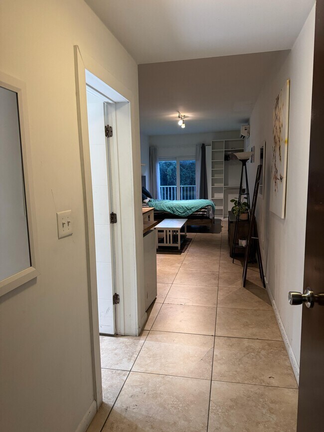 Building Photo - 444 SW 3rd St Unit 3