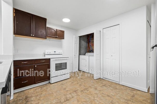 Photo - 439 E 2000 S St