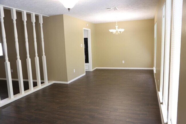 Photo - 2215 Silver Falls Dr