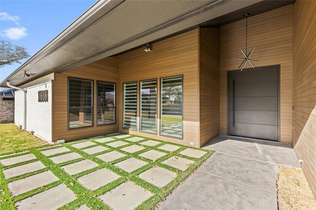 Photo - 17309 Davenport Rd House
