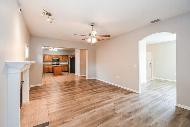 Photo - 1611 Northglen Cir