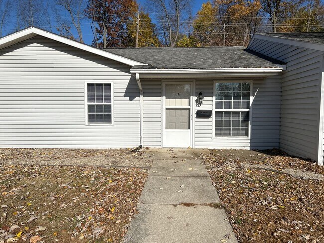 Building Photo - MeadowHeights Unit 2 Bed