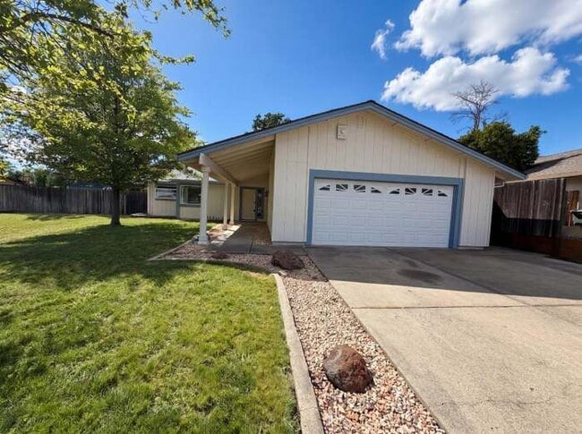 Building Photo - 5901 Small Hill Ct