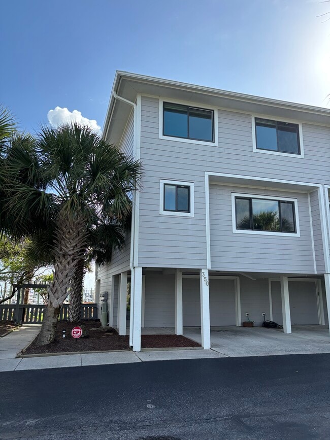 Building Photo - 350 Causeway Dr Rental